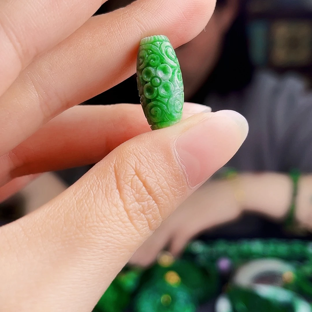 颈饰未镶嵌翡翠多样性