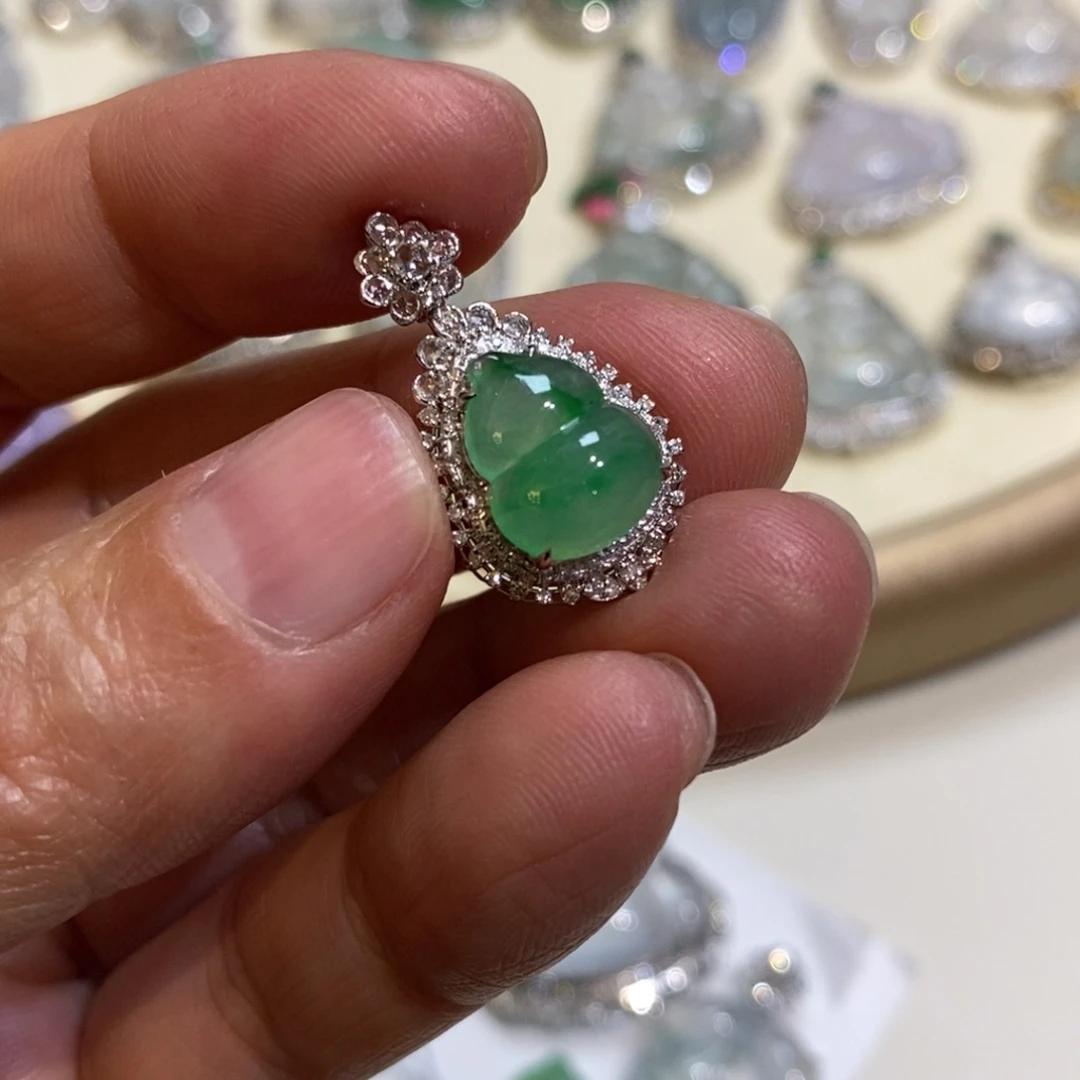 翡翠18K金镶嵌吊坠(不含链)葫芦