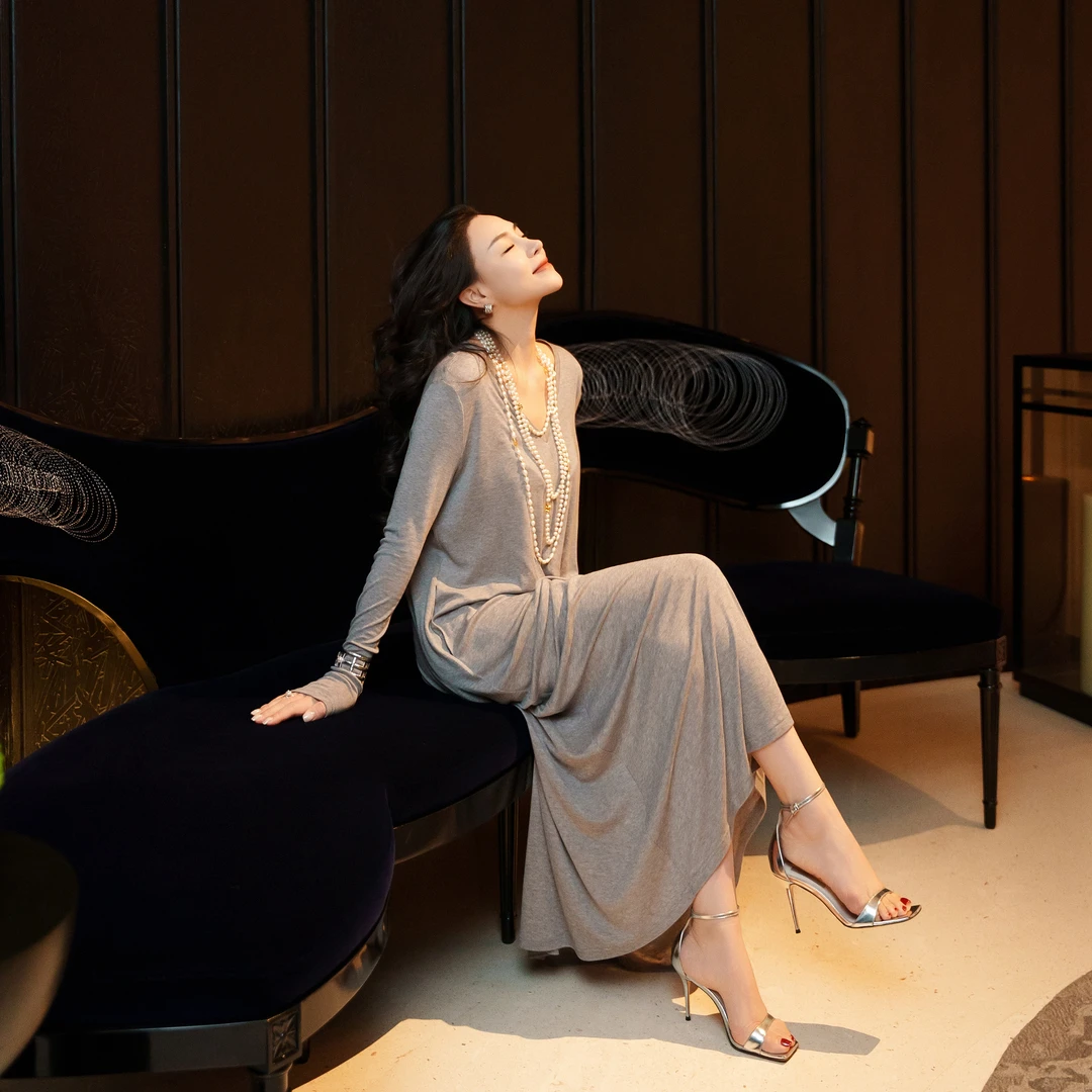 【余书】“听自己”慵懒风长袖收腰温柔丝毛连衣裙Y303546