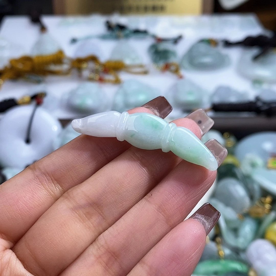 翡翠未镶嵌颈饰4620