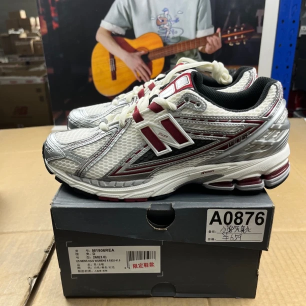 A0876 NEW BALANCE M1906REA 41.5码运动鞋直播微瑕疵 无售后