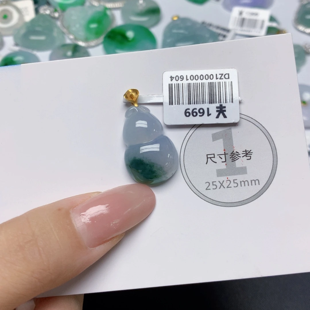 颈饰18K金镶嵌翡翠