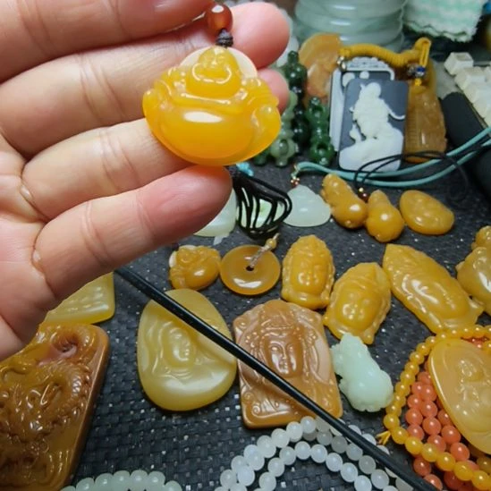 石英质玉（黄龙玉）未镶嵌颈饰