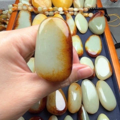 和田玉颈饰未镶嵌锦**恒