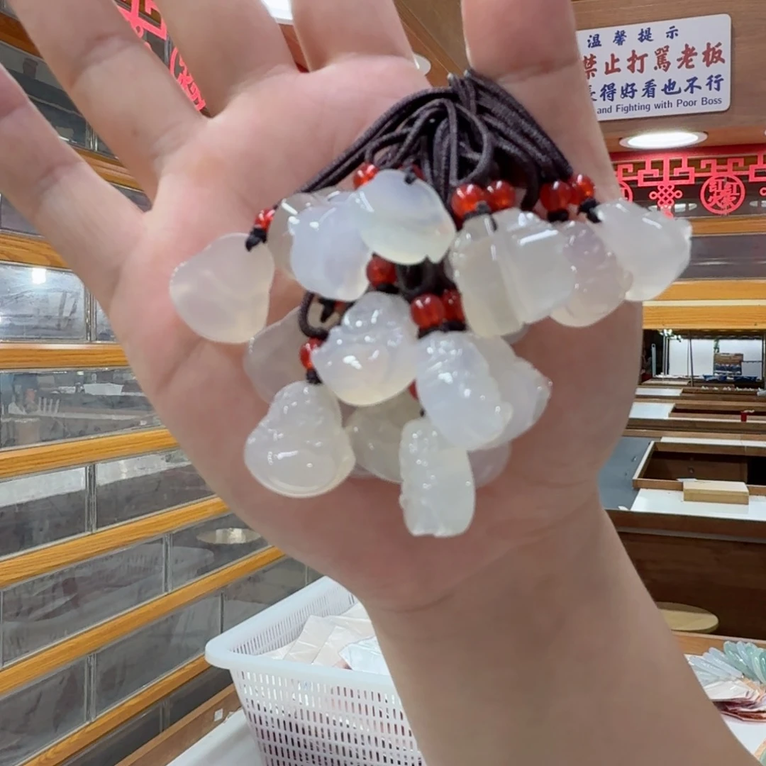 翡翠未镶嵌颈饰多样性发一