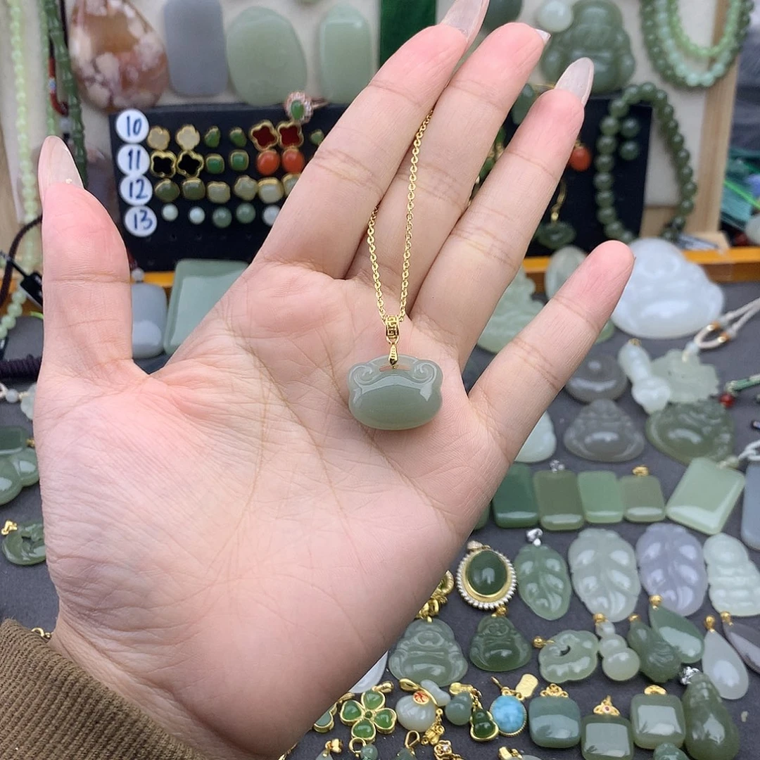 和田玉银S925镶嵌吊坠(赠链)