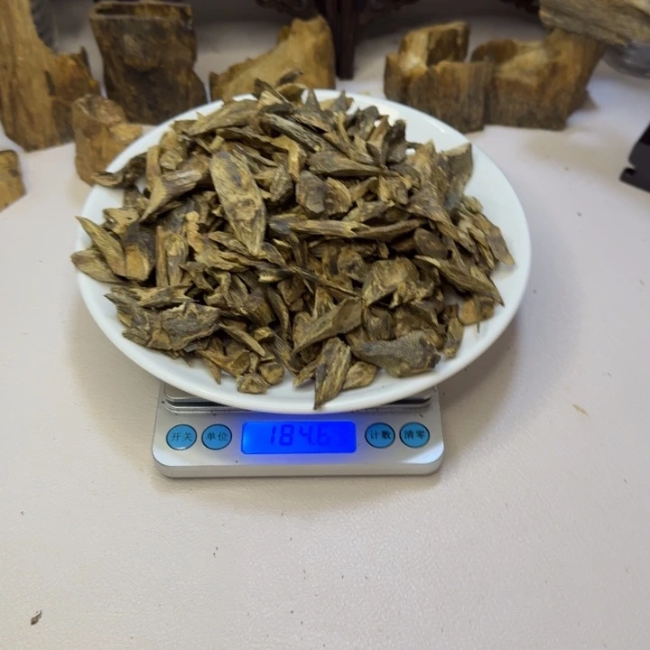 樵***~奇楠，金沙叶品种树钉184克