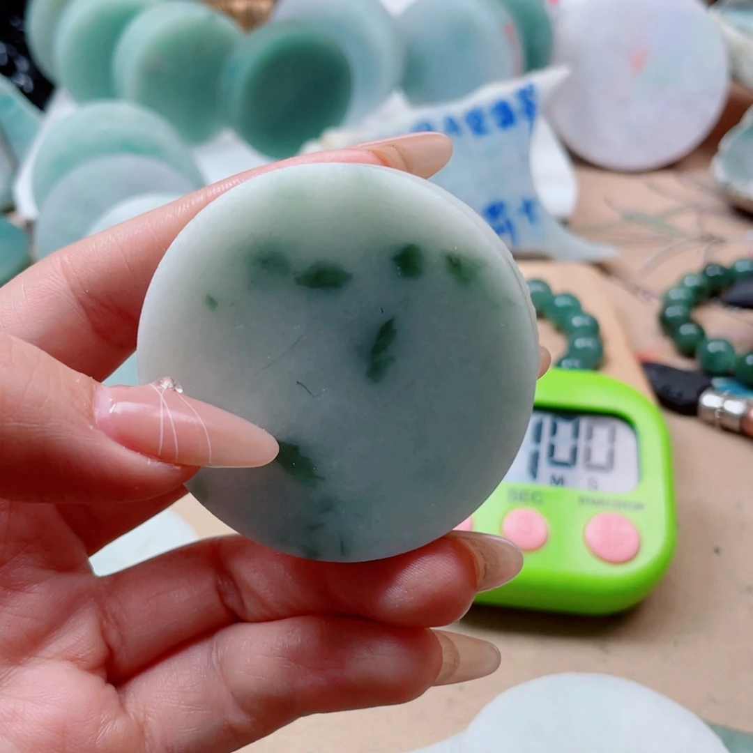 刘***u翡翠未镶嵌颈饰166……