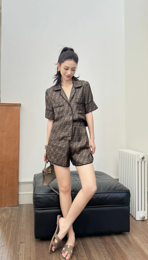 99新 FENDI/芬迪  cc零八九 桑蚕丝 老花满印真丝短袖衬衫 36码