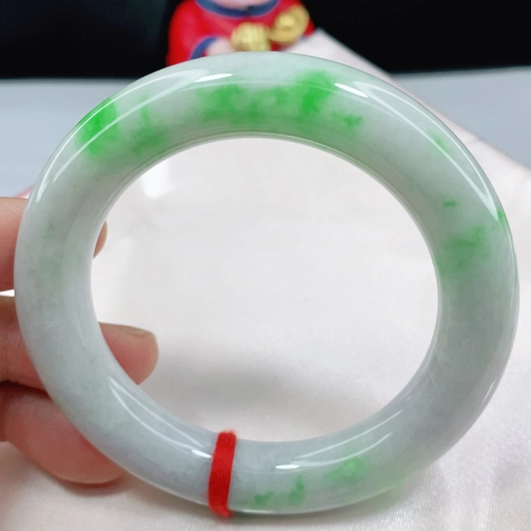 翡翠手镯未镶嵌55.6圈口圆条