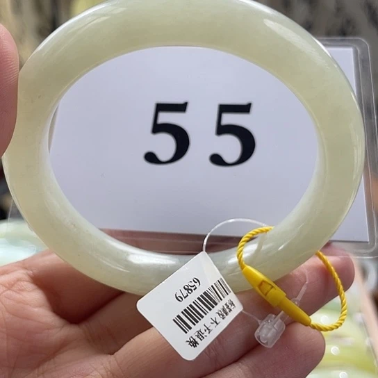 和田玉手镯未镶嵌  微瑕