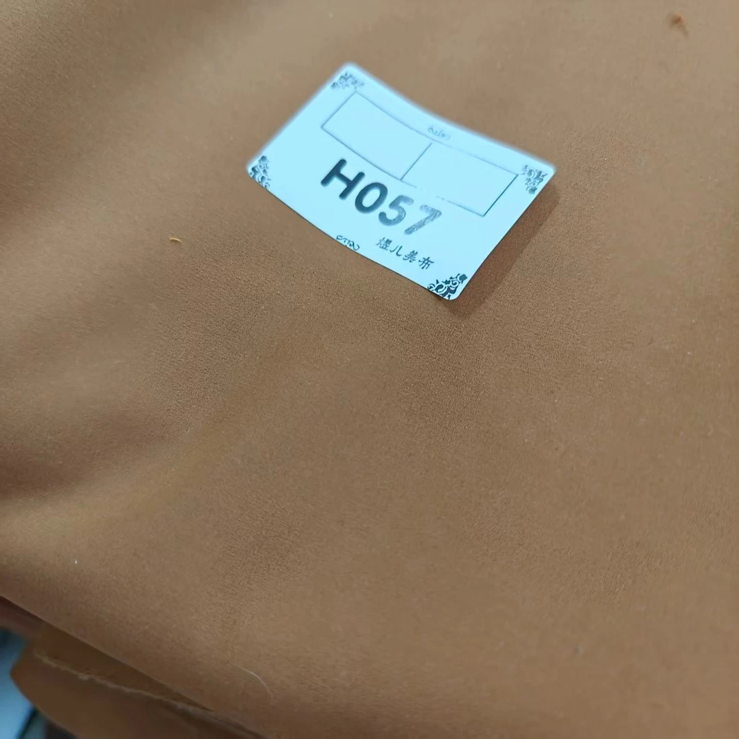 057蜜糖棕加绒软壳冲锋衣布料