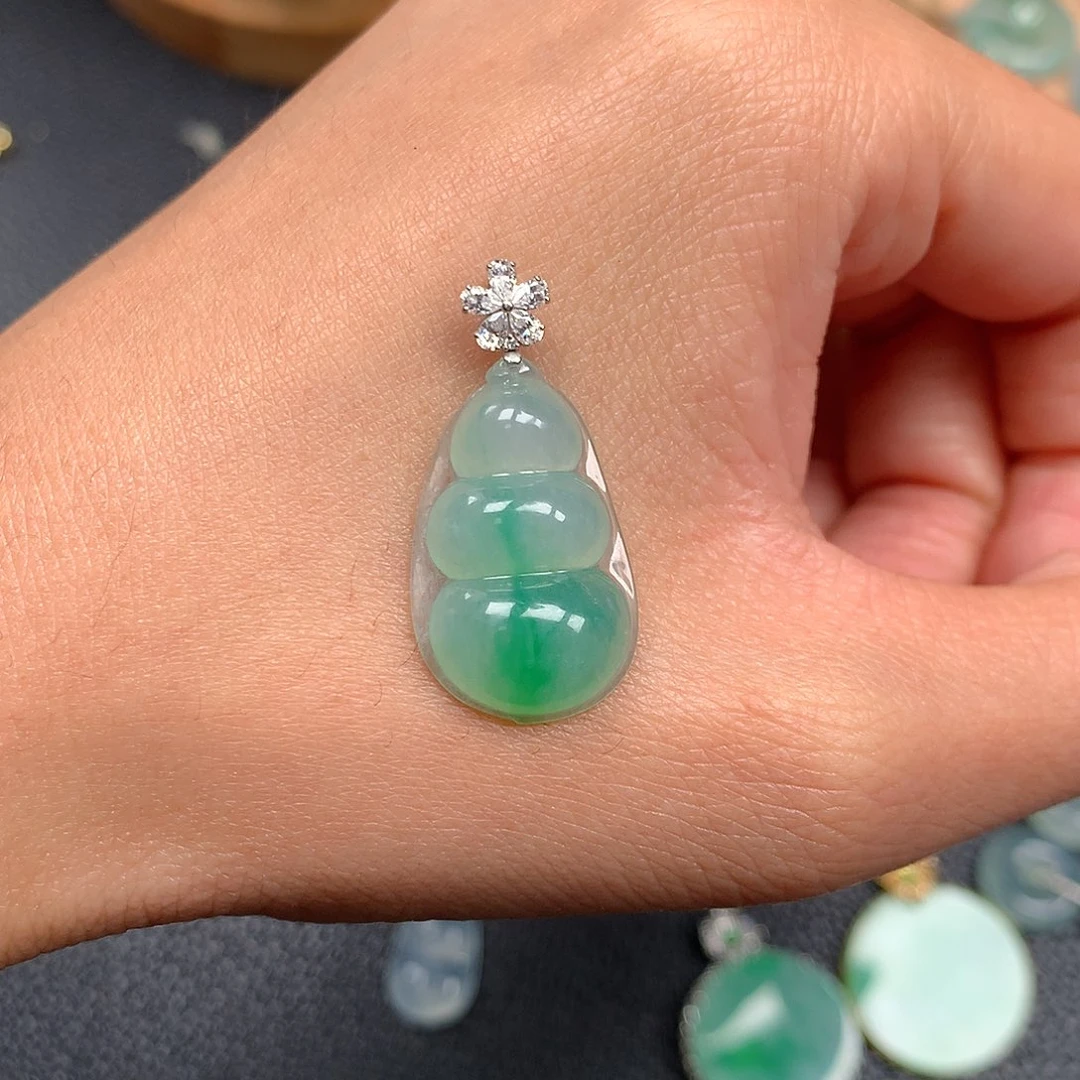 吊坠(赠链)18K金镶嵌翡翠