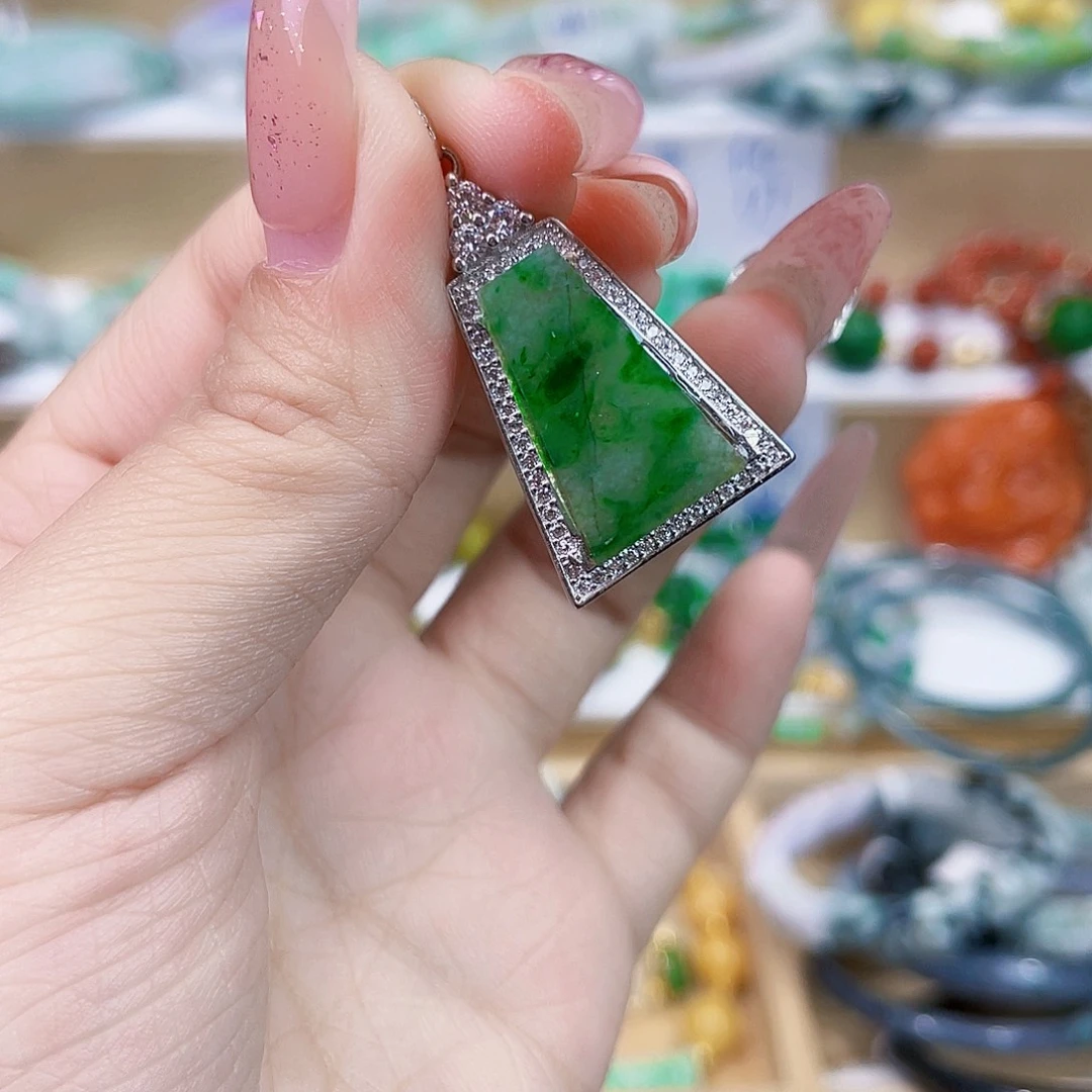翡翠未镶嵌手链吊坠