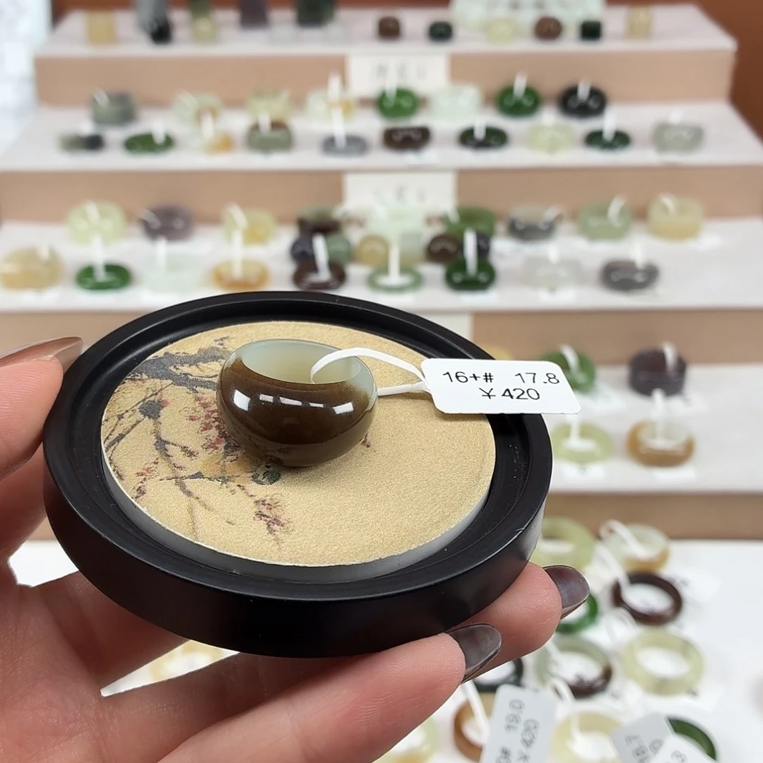 吴****和田玉未镶嵌戒指内径17.8