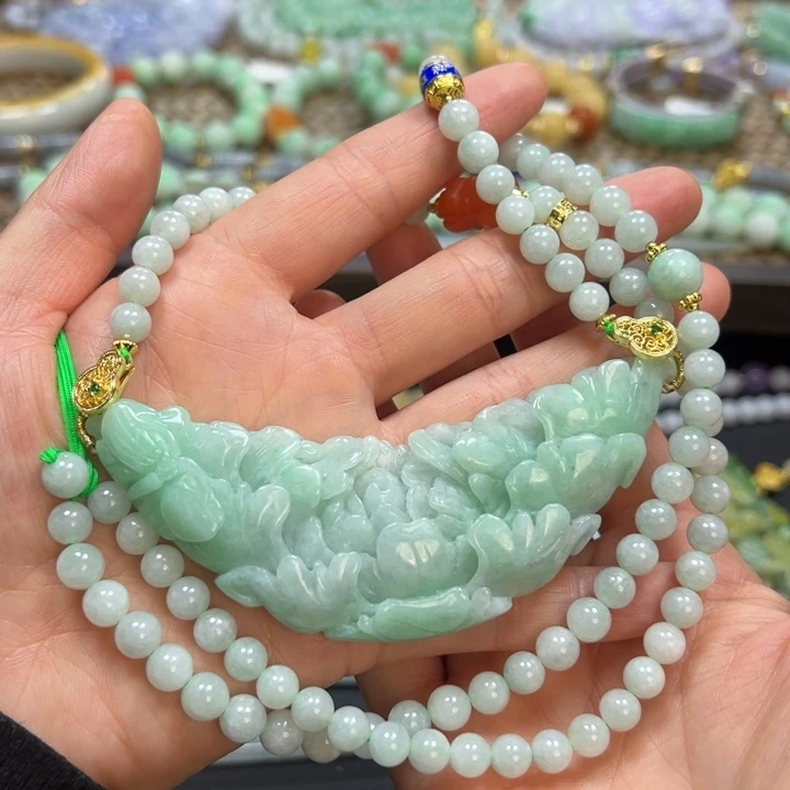 翡翠颈饰未镶嵌吊坠