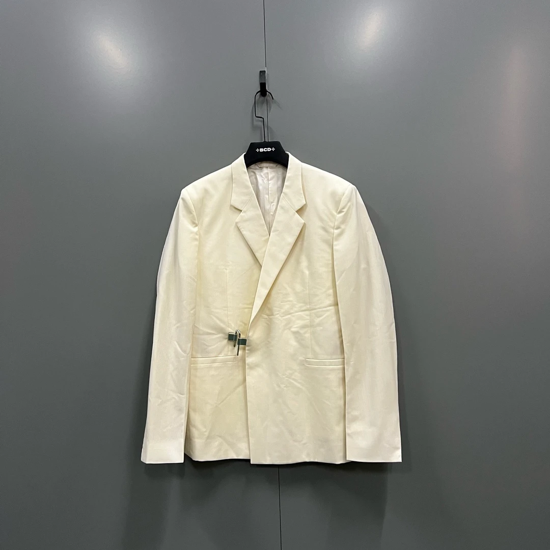 95新 Givenchy/纪梵希 q34 纪梵希米色锁扣西服52码012419
