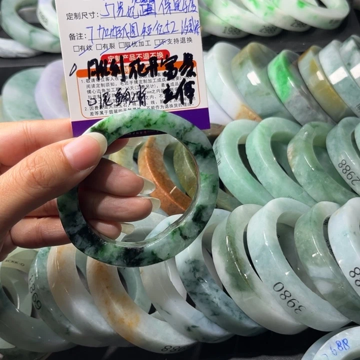 九***月定制翡翠未镶嵌手镯