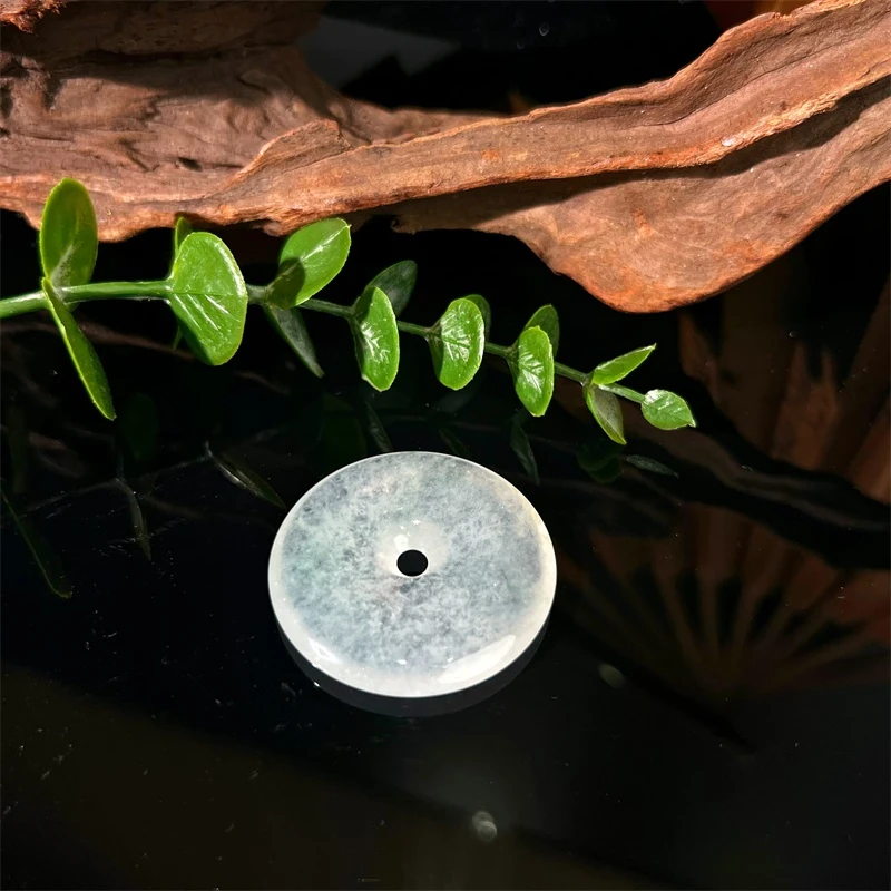 Colourful Yunnan/七彩云南冰种白透大号平安扣翡翠吊坠