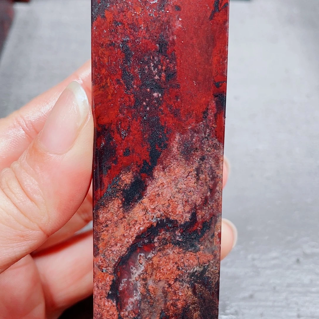 玉桂林鸡血玉印章镇尺7