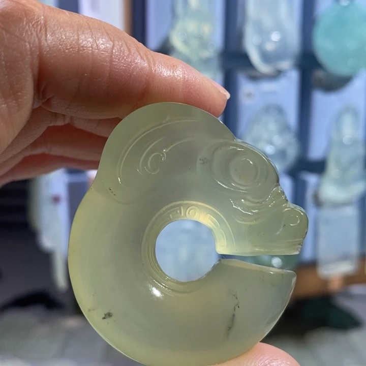 岫玉未镶嵌颈饰吊坠