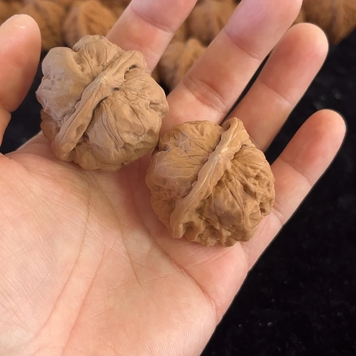 把件文玩核桃40左右微瑕练手色差，蛤蟆头，编号005