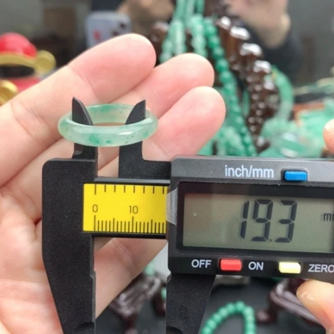 石英质玉颈饰未镶嵌