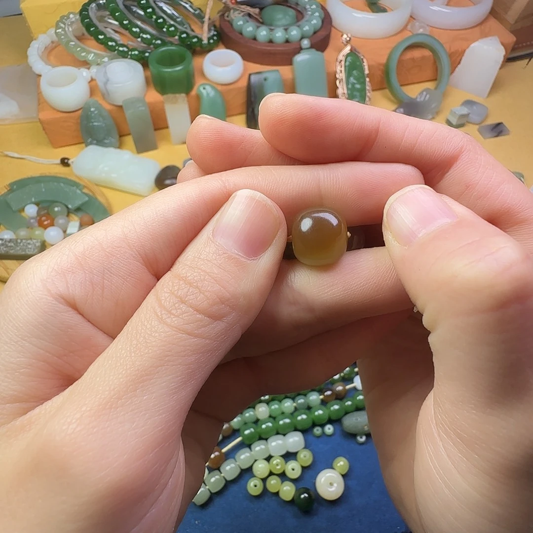 暴***牙和田玉未镶嵌颈饰