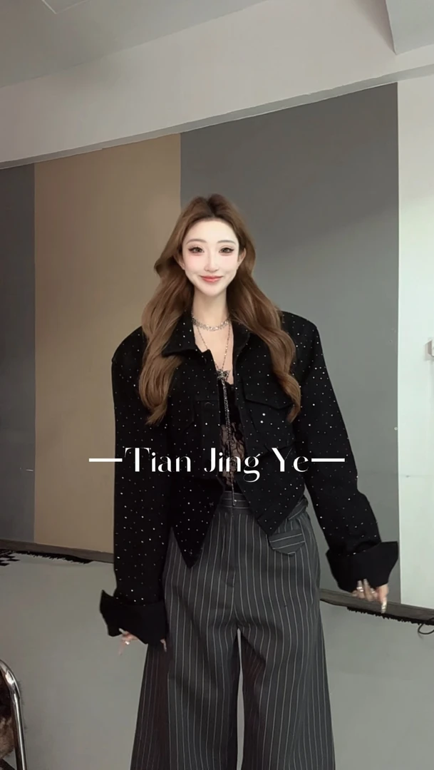 【田景野】25~春季新款不规则短款烫钻时髦牛仔外套