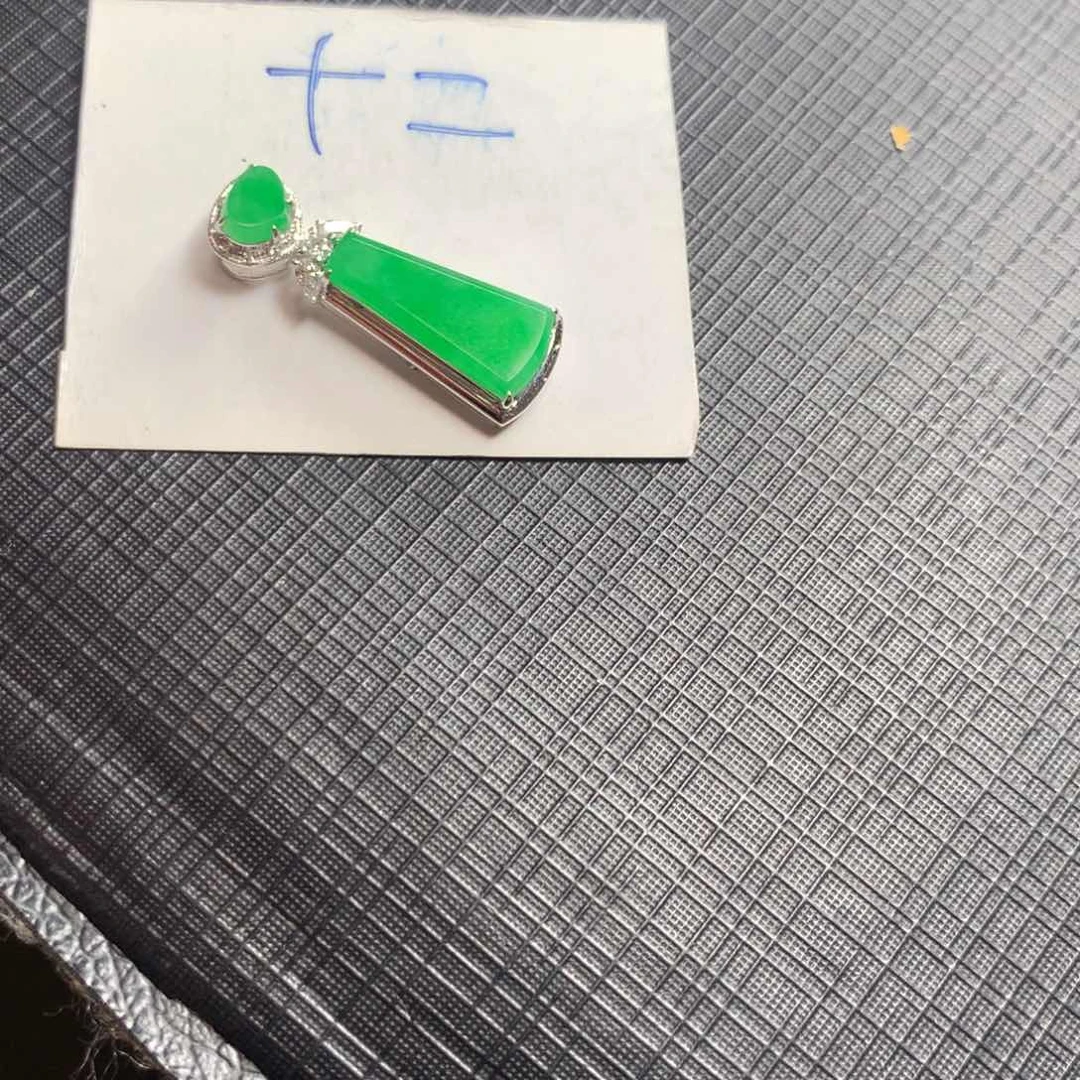 翡翠18K金镶嵌颈饰翡翠