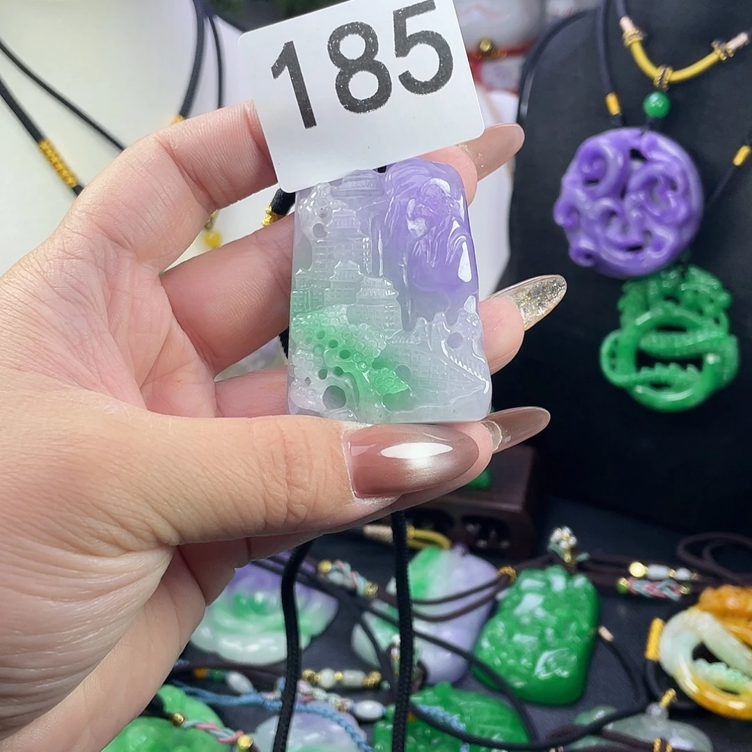 翡翠未镶嵌吊坠(赠链)