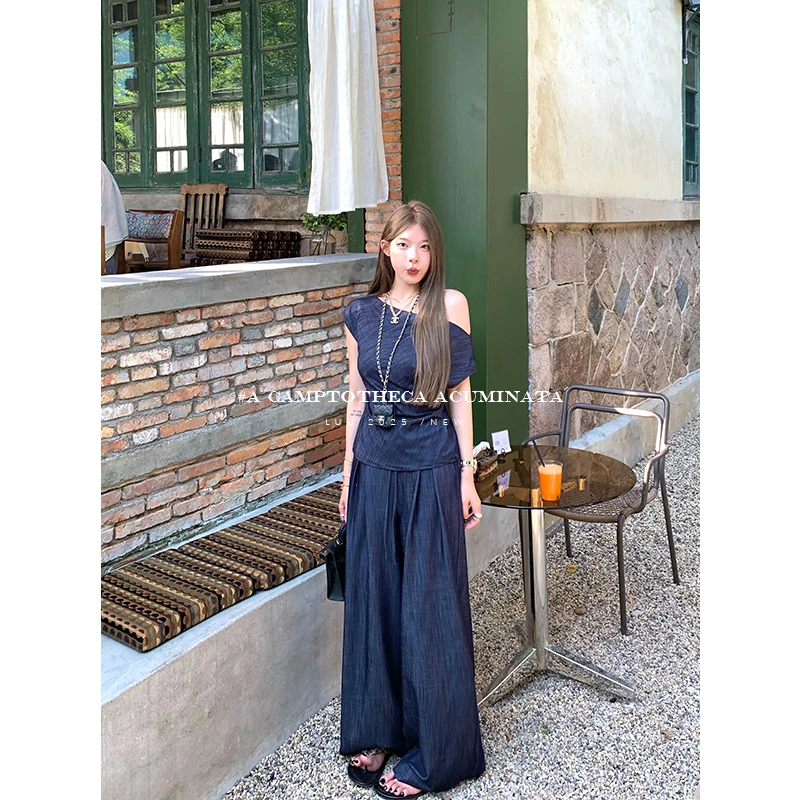 LUU桃喜儿/蓝色复古设计感套装女夏斜肩收腰上衣宽松阔腿裤两件套