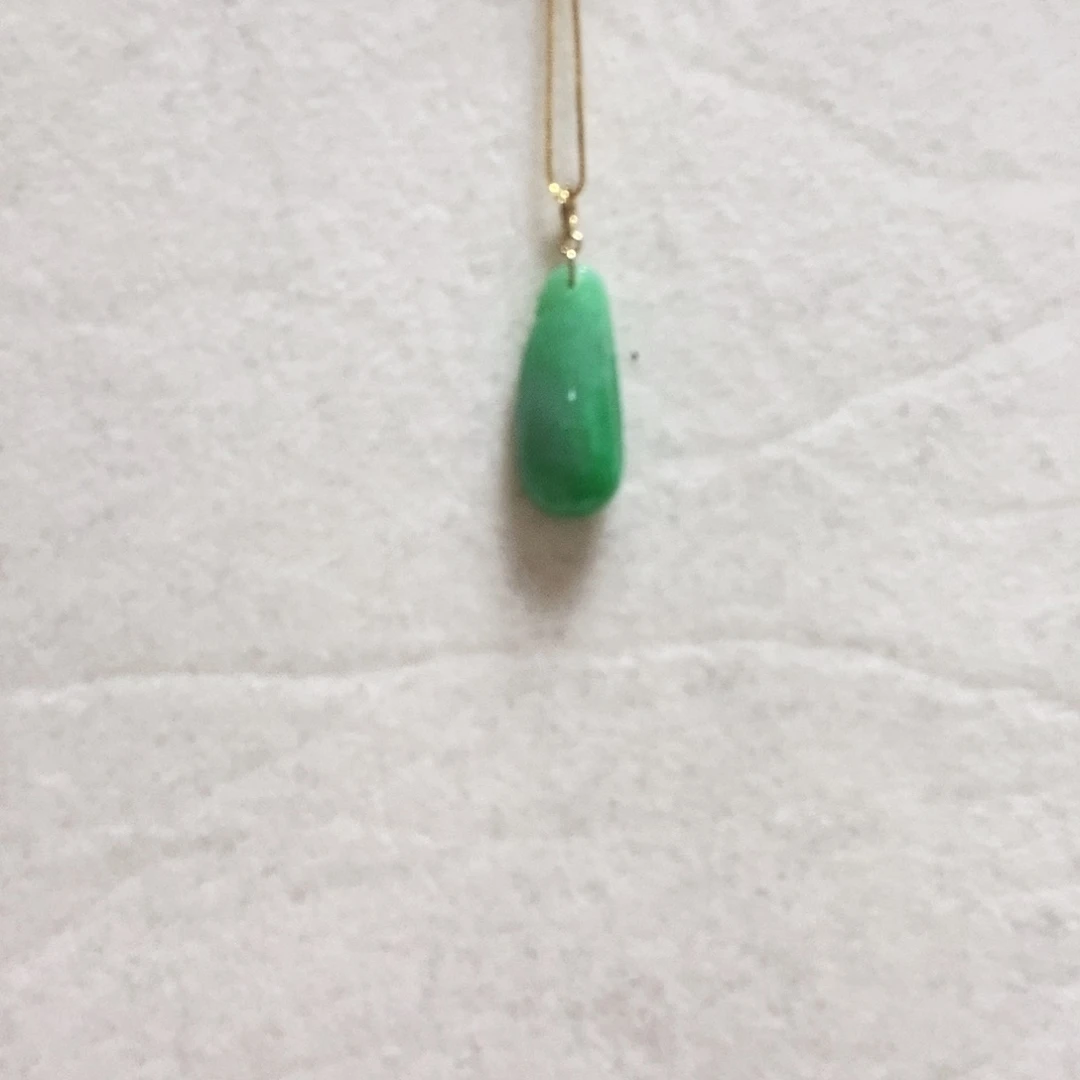 翡翠18K金镶嵌颈饰简单