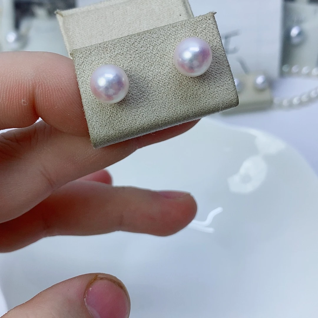 18K金镶嵌海水珍珠耳饰