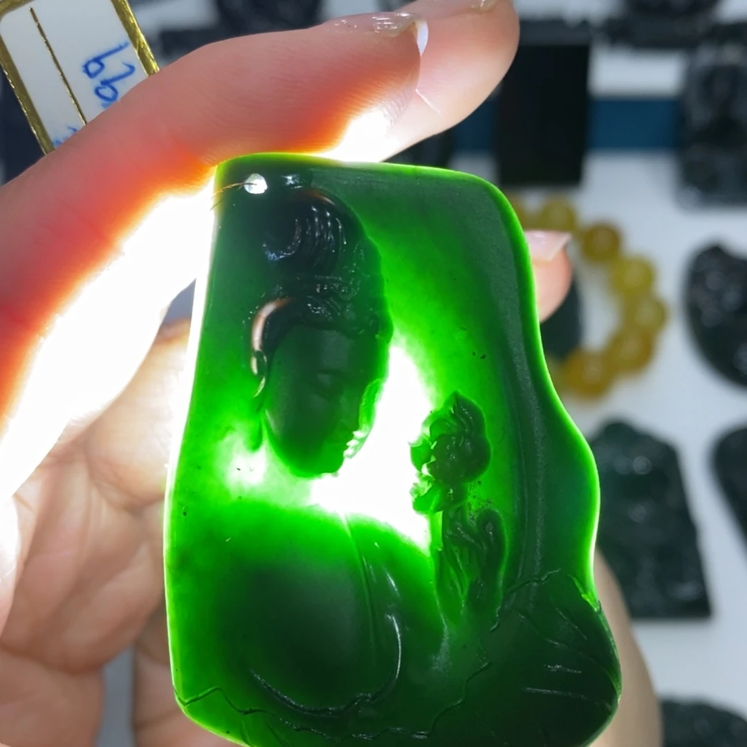 蛇纹石玉未镶嵌吊坠