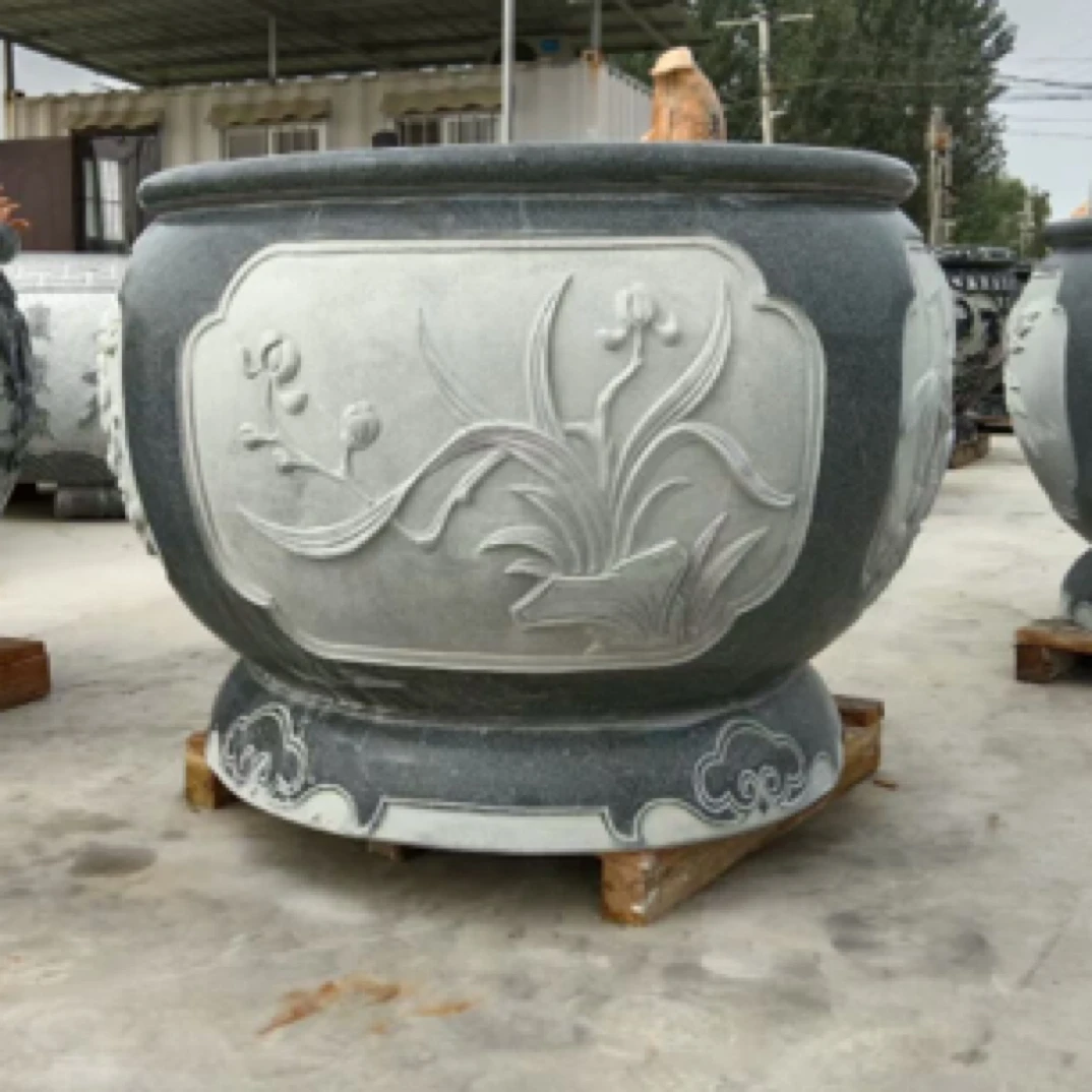 这是一款花岗岩梅兰竹菊雕刻的一款门海，图案可以雕刻各种图案