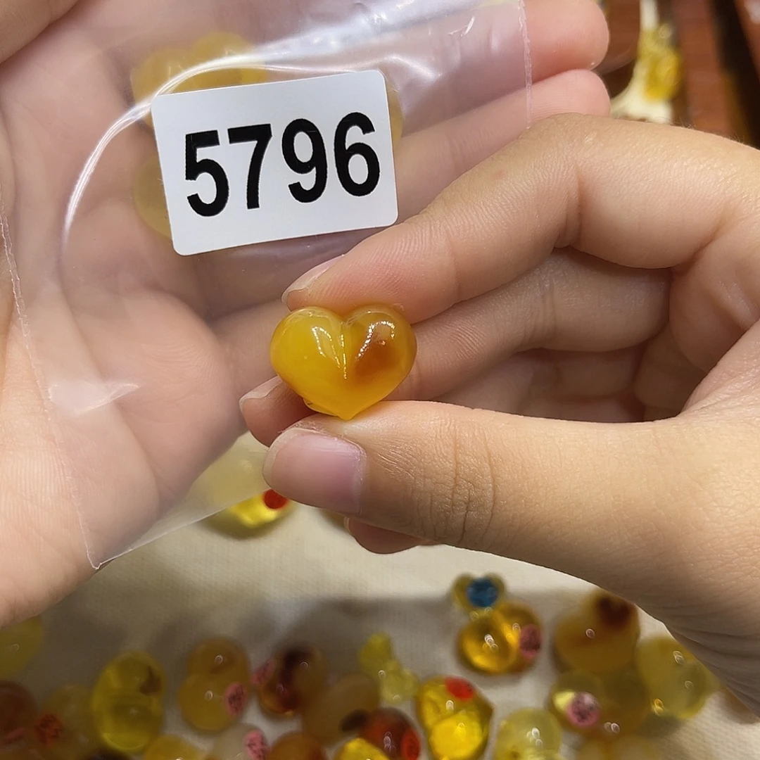 我***呀琥珀未镶嵌珠宝奇石