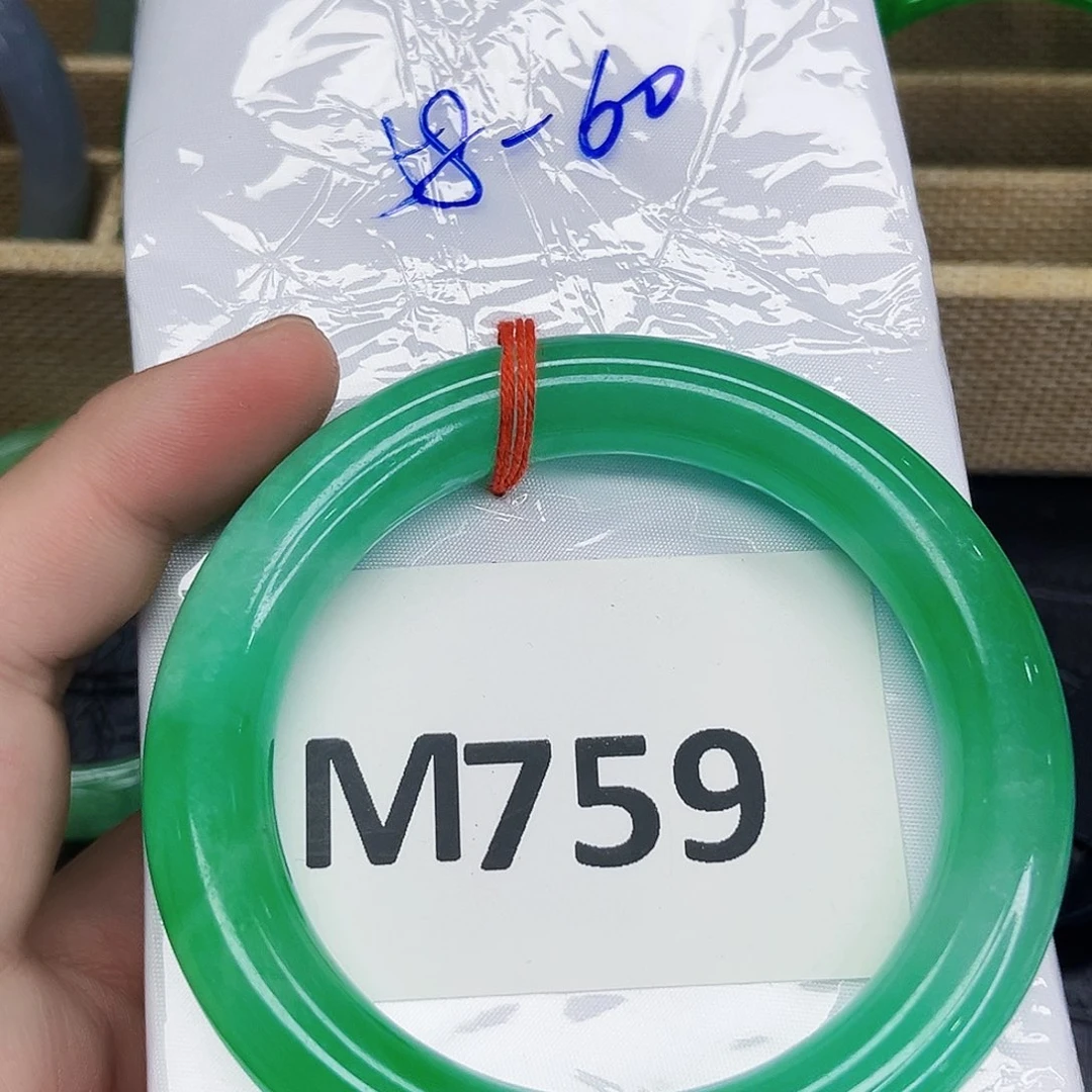 翡翠手镯未镶嵌默认微瑕