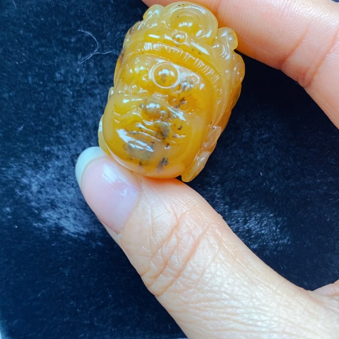 未镶嵌石英质玉（黄龙玉）颈饰