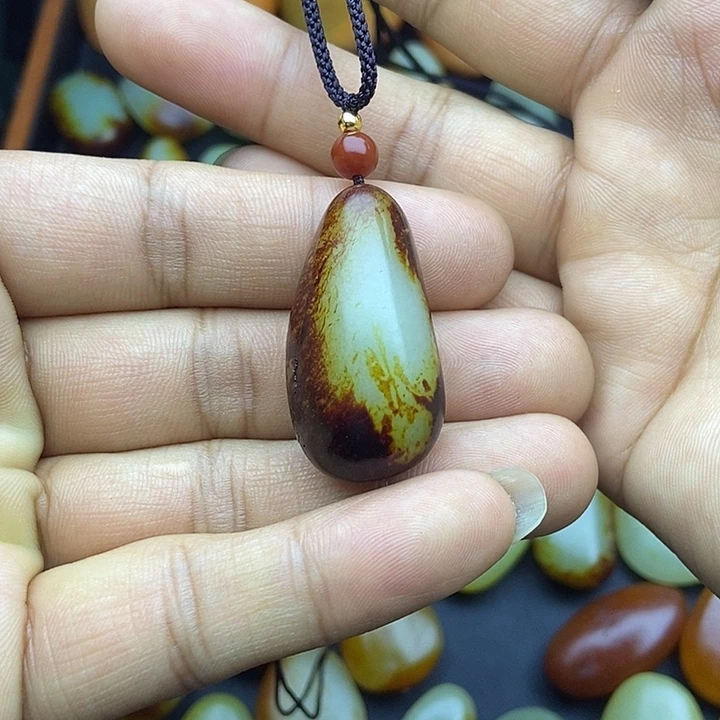 颈饰未镶嵌和田玉