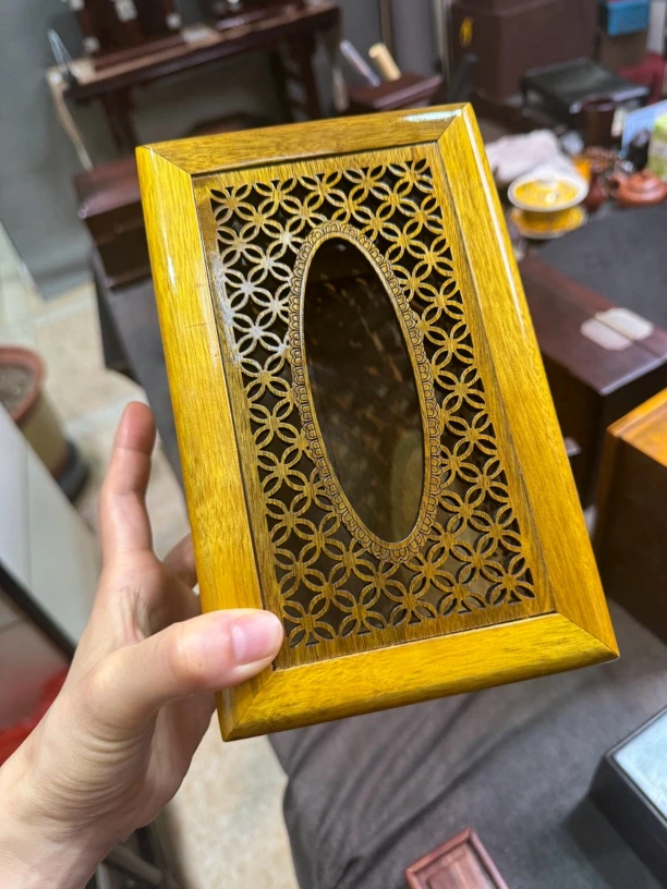 金丝楠纸巾盒镂空雕花