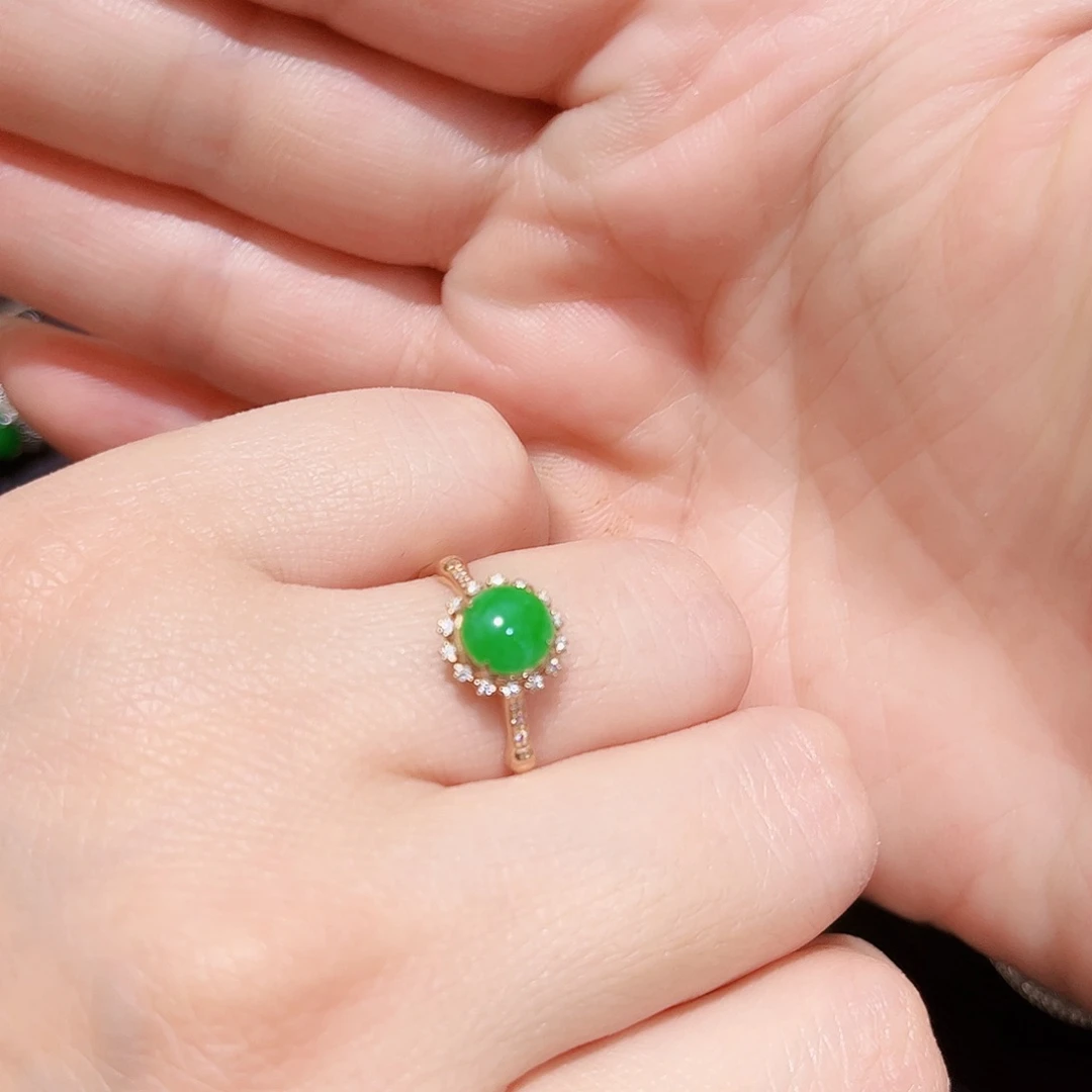 翡翠戒指18K金镶嵌翡翠戒指