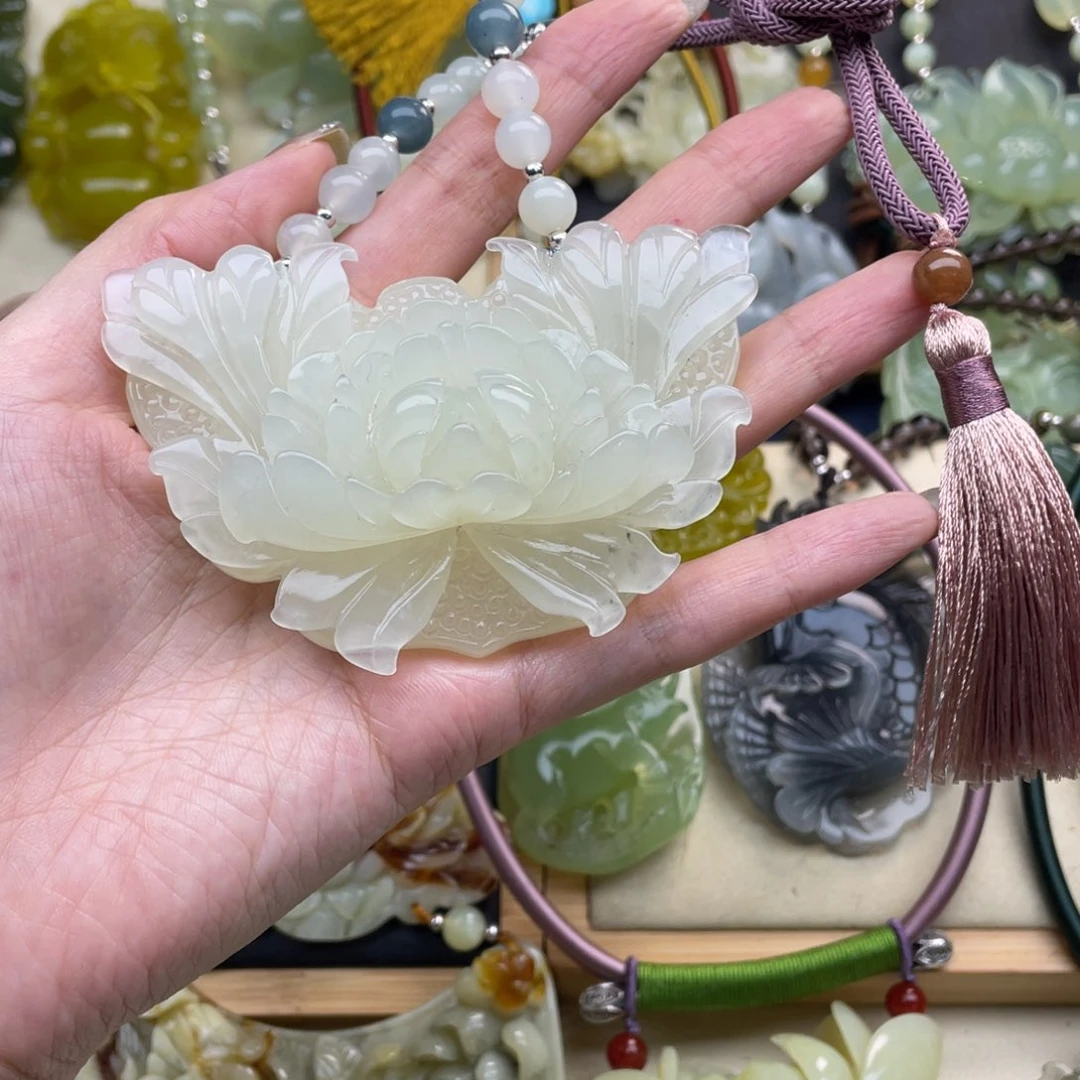 蛇纹石玉颈饰未镶嵌