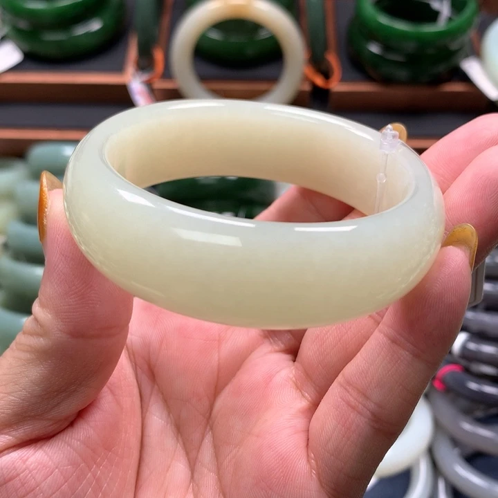 【闪购商品】未镶嵌手镯和田玉