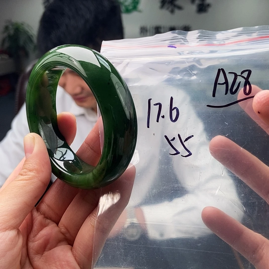 和田玉未镶嵌手镯拍一发一