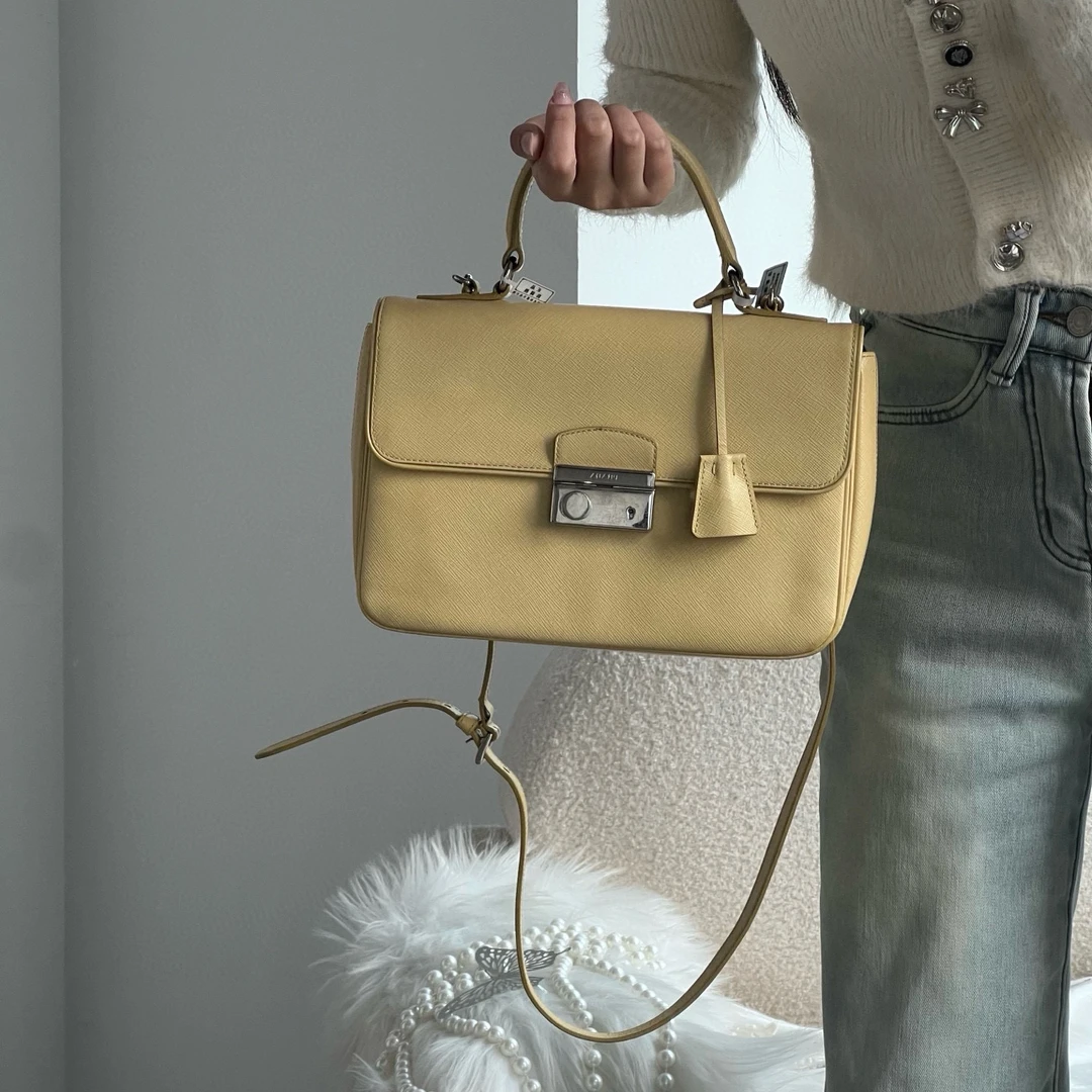 95新 Prada/普拉达 prada奶黄色手提单肩斜挎包