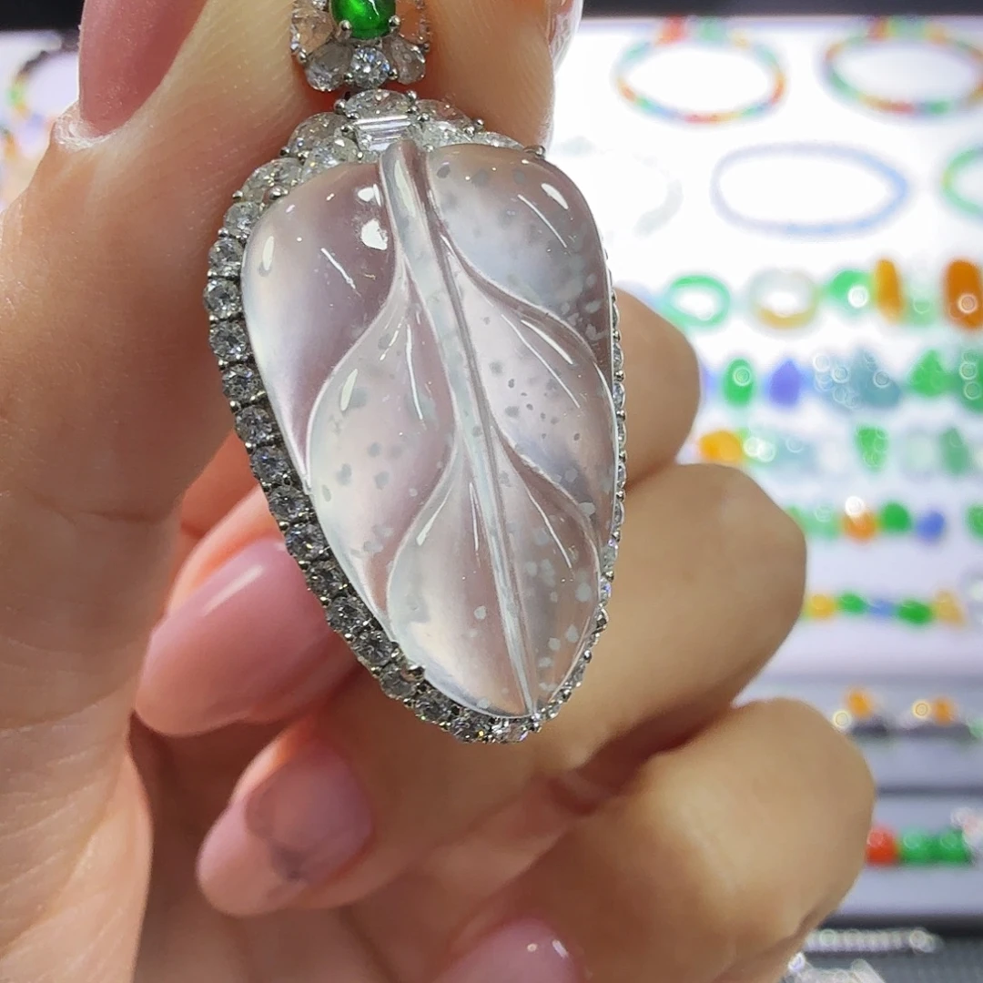 翡翠18K金镶嵌颈饰叶子