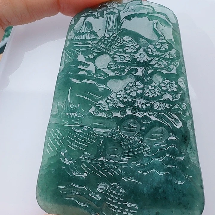 翡翠未镶嵌颈饰多样性发其一