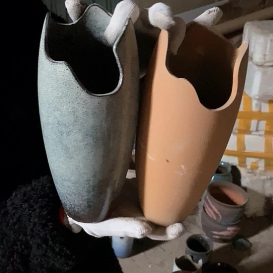 紫砂花盆口8高24，微瑕