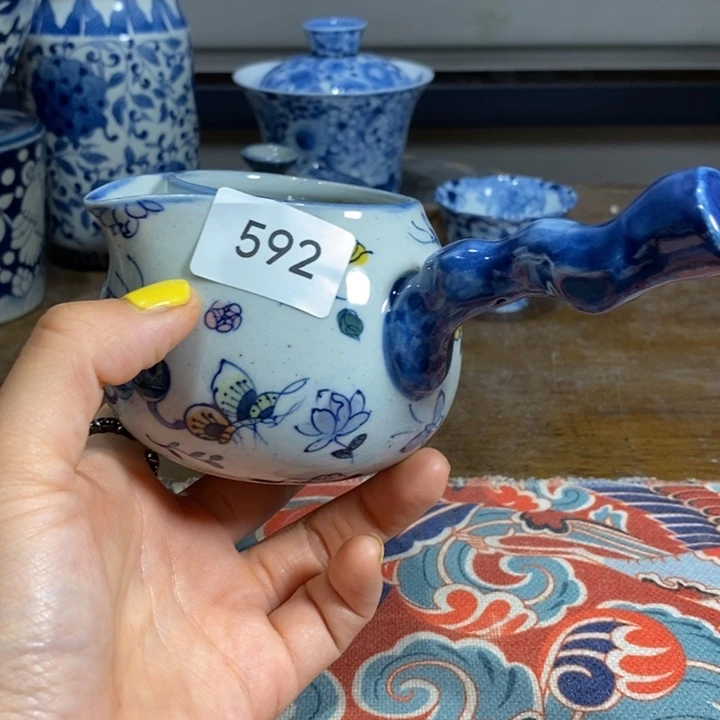 青花瓷景德镇手绘蝴蝶侧把公道